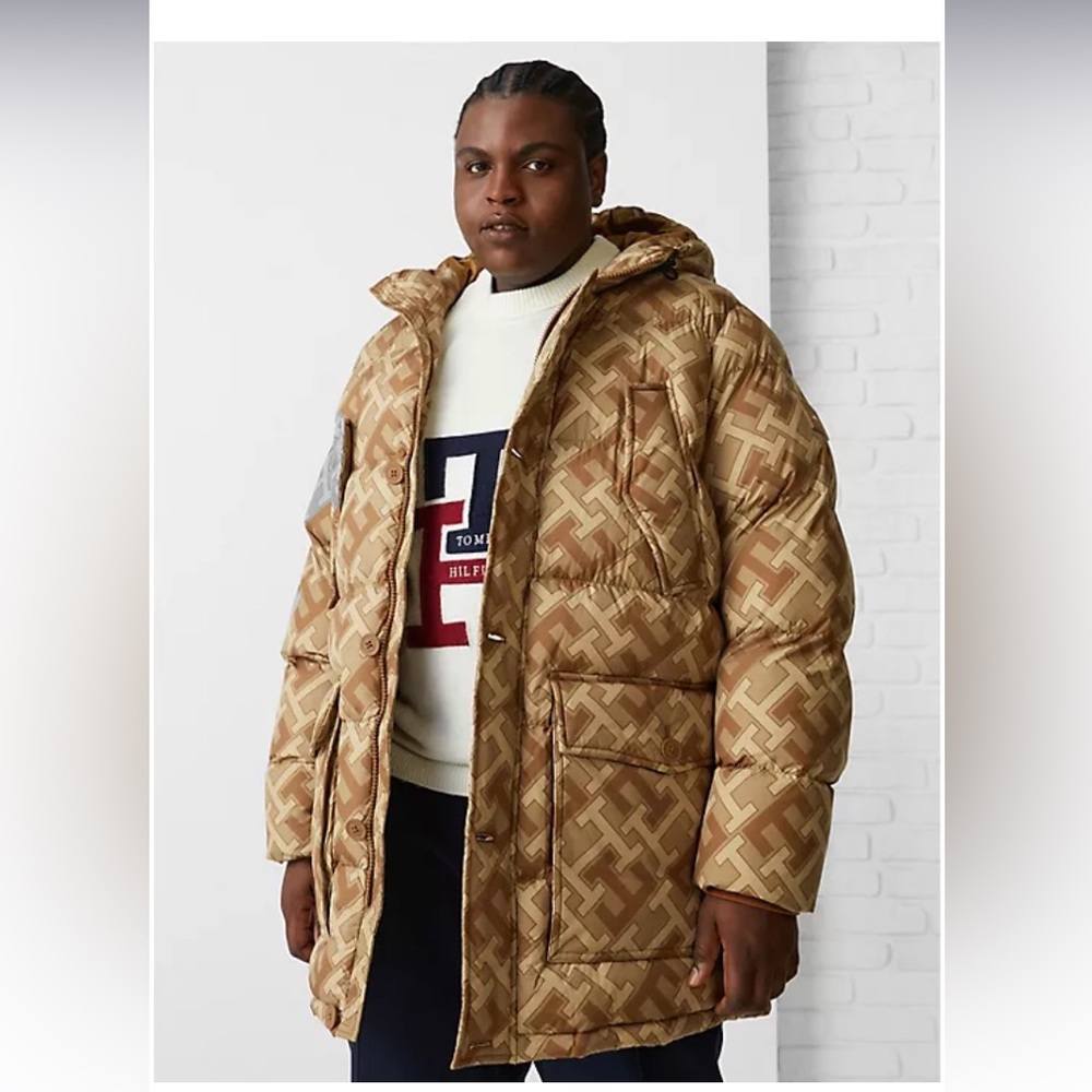 TOMMY HILFIGER
BIG AND TALL MONOGRAM HOODED PARKA. coat is size 4XLT.